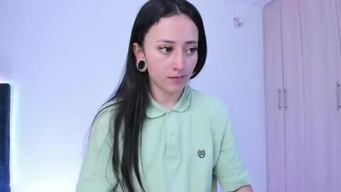 Snapshot of lia_queen610 chatting on 01/12/25, 11:58 Little Queen Lia online show from 01/12/25, 11:58