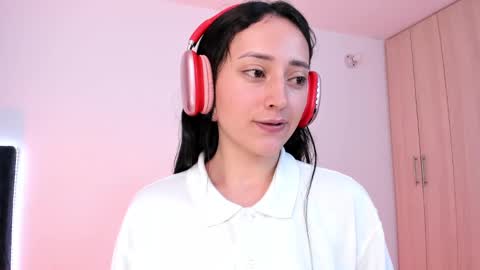 Snapshot of lia_queen610 chatting on 01/19/25, 02:57 Little Queen Lia online show from 01/19/25, 02:57