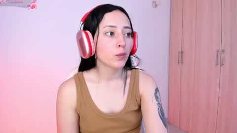 Snapshot of lia_queen610 chatting on 02/04/25, 01:13 Little Queen Lia online show from 02/04/25, 01:13