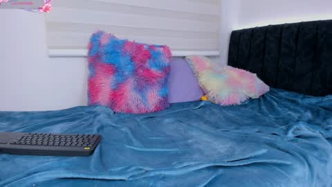 Snapshot of lia_queen610 chatting on 02/06/25, 02:00 Little Queen Lia online show from 02/06/25, 02:00