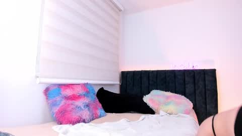 Snapshot of lia_queen610 chatting on 02/13/25, 09:38 Little Queen Lia online show from 02/13/25, 09:38