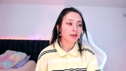 Snapshot of lia_queen610 chatting on 02/22/25, 04:07 Little Queen Lia online show from 02/22/25, 04:07