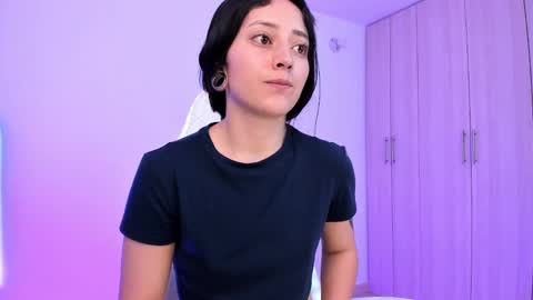 Snapshot of lia_queen610 chatting on 02/25/25, 11:11 Little Queen Lia online show from 02/25/25, 11:11