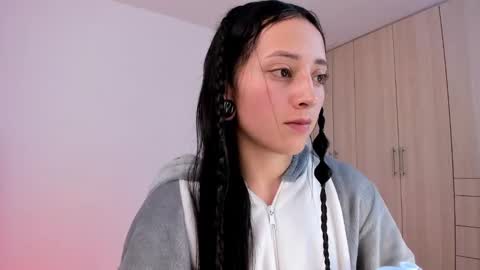 Snapshot of lia_queen610 chatting on 03/05/25, 01:42 Little Queen Lia online show from 03/05/25, 01:42