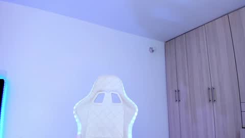 Snapshot of lia_queen610 chatting on 03/07/25, 03:19 Little Queen Lia online show from 03/07/25, 03:19