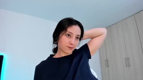 Snapshot of lia_queen610 chatting on 03/07/25, 10:54 Little Queen Lia online show from 03/07/25, 10:54