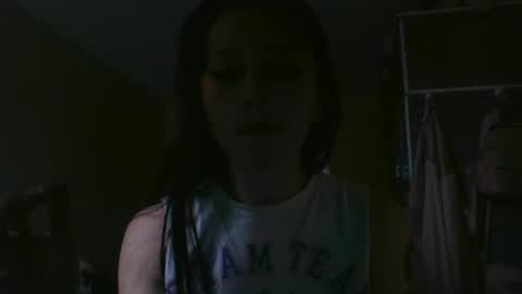 Snapshot of lia_queen610 chatting on 10/31/25, 07:04 Little Queen Lia online show from 10/31/25, 07:04