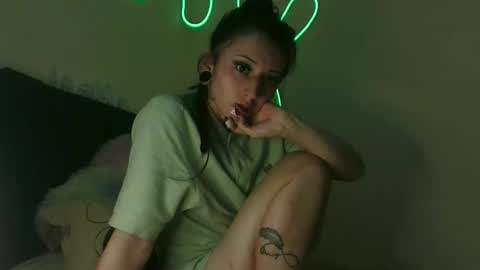 Snapshot of lia_queen610 chatting on 11/15/25, 12:08 Little Queen Lia online show from 11/15/25, 12:08