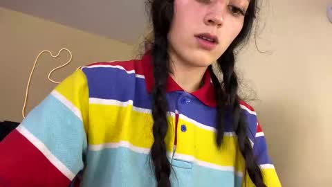 Snapshot of lia_queen610 chatting on 12/04/25, 08:39 Little Queen Lia online show from 12/04/25, 08:39