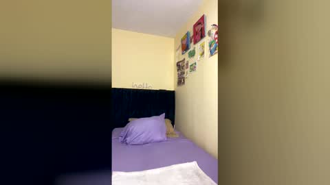 Little Queen Lia  online show from 01/11/26, 04:45