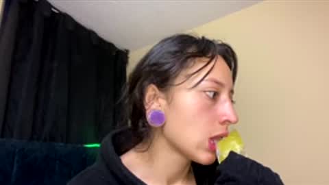 Little Queen Lia  online show from 02/11/26, 11:32