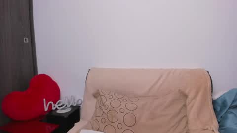 Little Queen Lia  online show from 05/28/26, 11:24