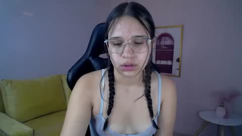 Snapshot of lia_rose_ch chatting on 06/19/26, 12:31 lia_rose_ch online show from 06/19/26, 12:31