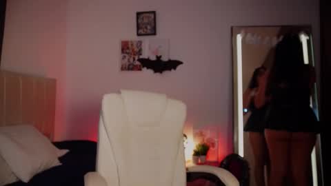 Lia  online show from 10/22/25, 02:28