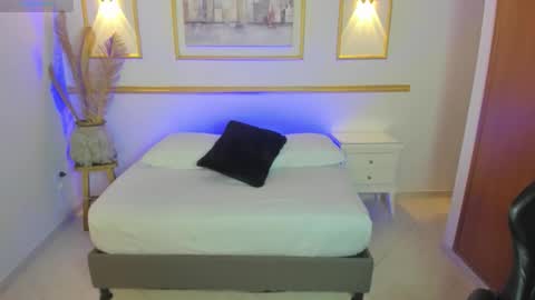 Lia  online show from 12/19/25, 02:40