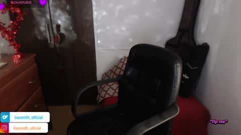 Snapshot of lia_smith87 chatting on 02/16/25, 05:37 Laura online show from 02/16/25, 05:37