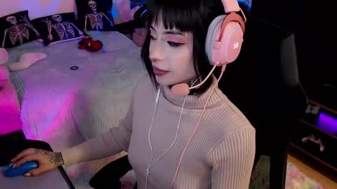 Snapshot of liaa_rodriguezz chatting on 10/11/25, 11:47 Liaa online show from 10/11/25, 11:47