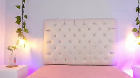 Snapshot of liaa_taylor1 chatting on 10/09/25, 01:25 Lia online show from 10/09/25, 01:25