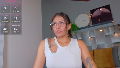 Snapshot of liaamoretti__ chatting on 05/18/26, 04:07 L I A online show from 05/18/26, 04:07