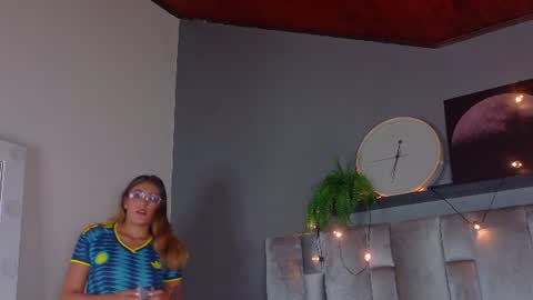 L I A   online show from 07/04/26, 02:40