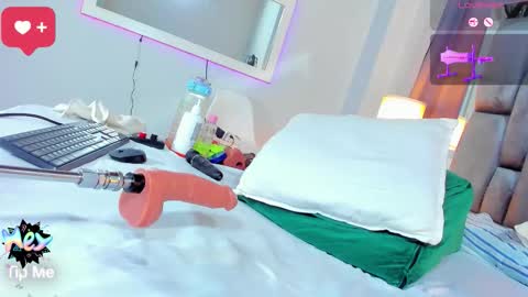 Snapshot of liaantonella69 chatting on 11/13/25, 08:08 Antonela online show from 11/13/25, 08:08