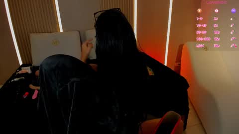 Liah online show from 11/19/25, 07:58