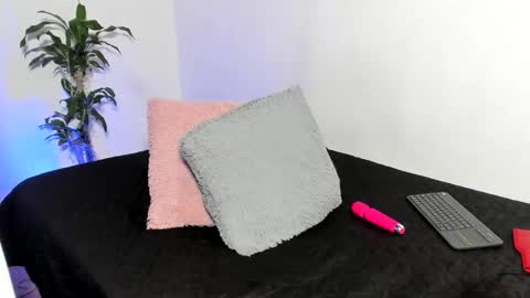 Liah Ferrer online show from 11/21/25, 02:49