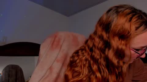 Snapshot of liahilton_ chatting on 01/17/25, 11:27 lh6 9c online show from 01/17/25, 11:27