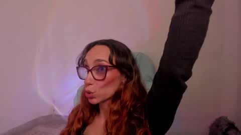 Snapshot of liahilton_ chatting on 12/19/25, 03:30 lh6 9c online show from 12/19/25, 03:30