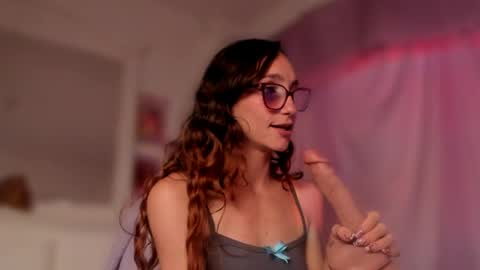 Snapshot of liahilton_ chatting on 06/07/26, 02:21 lh6 9c online show from 06/07/26, 02:21