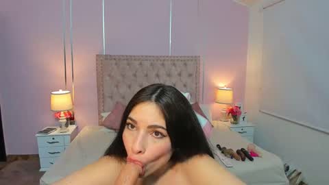 Snapshot of liahjhons chatting on 01/18/25, 04:04 Liah online show from 01/18/25, 04:04