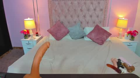 Snapshot of liahjhons chatting on 01/28/25, 10:34 Liah online show from 01/28/25, 10:34