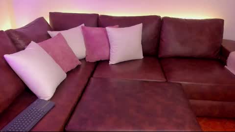 Snapshot of liahjhons chatting on 10/16/25, 02:01 Liah online show from 10/16/25, 02:01