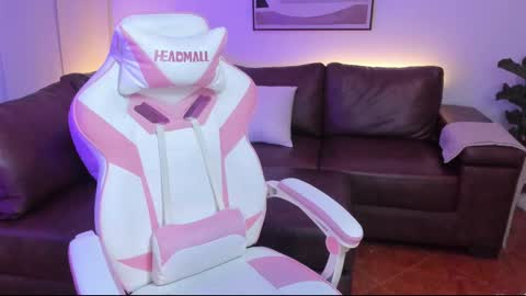 Snapshot of liahjhons chatting on 11/05/25, 04:12 Liah online show from 11/05/25, 04:12