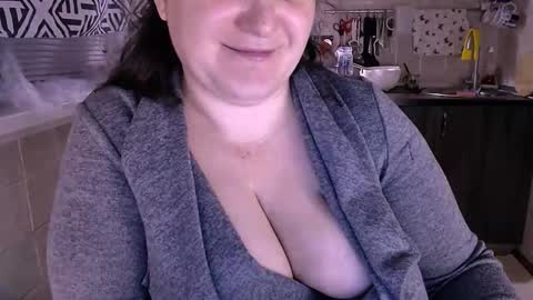miss Lia  colection for travel online show from 10/22/25, 03:40