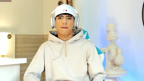 Liam online show from 09/12/25, 04:40