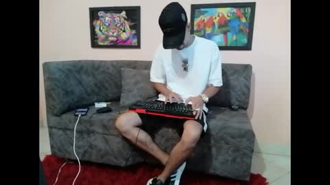 Snapshot of liam_andres12 chatting on 09/15/25, 10:10 Andres online show from 09/15/25, 10:10