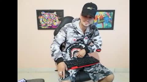 Snapshot of liam_andres12 chatting on 10/09/25, 09:57 Andres online show from 10/09/25, 09:57