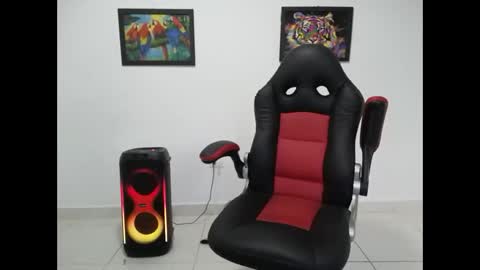 Snapshot of liam_andres12 chatting on 10/15/25, 09:37 Andres online show from 10/15/25, 09:37