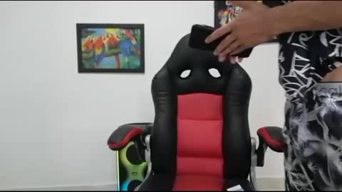 Snapshot of liam_andres12 chatting on 10/19/25, 09:48 Andres online show from 10/19/25, 09:48