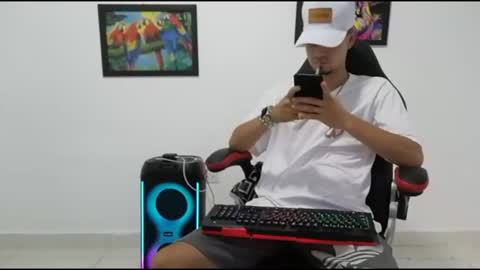 Snapshot of liam_andres12 chatting on 10/21/25, 09:37 Andres online show from 10/21/25, 09:37