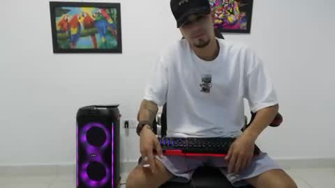 Snapshot of liam_andres12 chatting on 10/22/25, 09:47 Andres online show from 10/22/25, 09:47