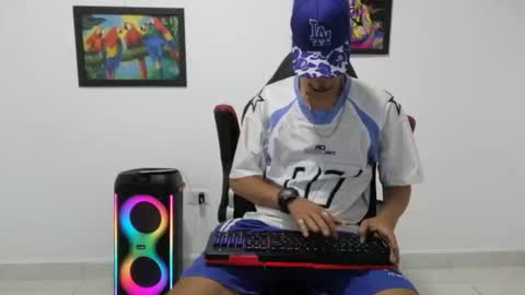 Snapshot of liam_andres12 chatting on 10/24/25, 10:17 Andres online show from 10/24/25, 10:17