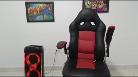 Snapshot of liam_andres12 chatting on 10/29/25, 10:33 Andres online show from 10/29/25, 10:33