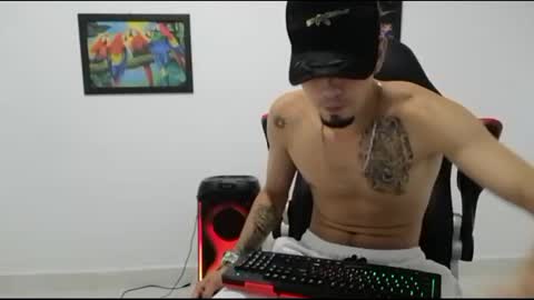 Snapshot of liam_andres12 chatting on 10/31/25, 10:55 Andres online show from 10/31/25, 10:55