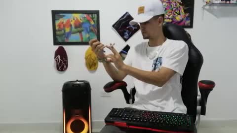 Snapshot of liam_andres12 chatting on 11/14/25, 10:40 Andres online show from 11/14/25, 10:40