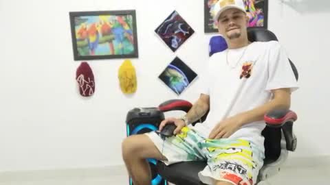 Snapshot of liam_andres12 chatting on 11/16/25, 10:15 Andres online show from 11/16/25, 10:15