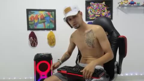 Snapshot of liam_andres12 chatting on 11/21/25, 10:52 Andres online show from 11/21/25, 10:52