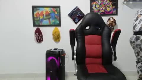 Snapshot of liam_andres12 chatting on 11/22/25, 10:31 Andres online show from 11/22/25, 10:31