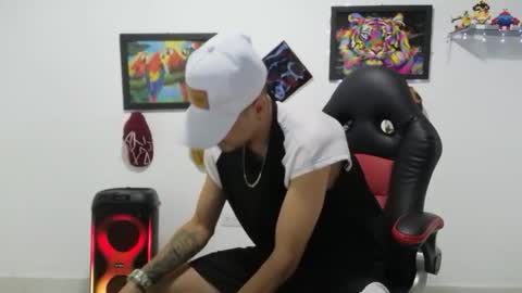 Snapshot of liam_andres12 chatting on 11/27/25, 10:34 Andres online show from 11/27/25, 10:34